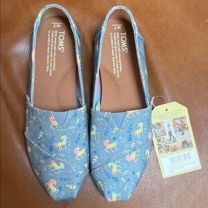 NWT TOMS Multicolor Unicorn Patterned Blue Slip-Ons size 7